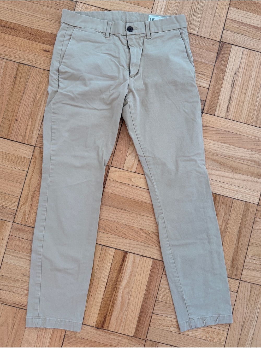 GAP Men’s Slim in Light Khaki